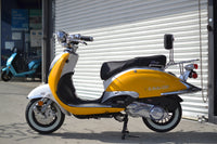 98% Assembled Amigo Bello the Classic Heritage 150cc Scooter. Halogen Headlight w/LED Ring, USB Port, Windshield, CA Legal (2023 Model Speical Price).