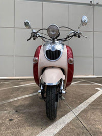 Trailmaster Sorrento 150cc Great Euro Style scooter, Free Removeable Storage Trunk, Chrome Accents, Two Tone dual stage paint