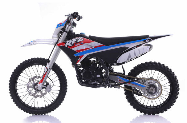 Apollo Thunder 250 DLX Thunder Adult Dirt Bike, 35.8-inch seat height, 5 speed manual Trans, Electric Start, CARB