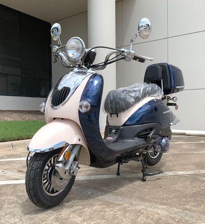 Trailmaster Sorrento 50 Retro scooter Euro Style Moped 49.5 cc Electric start Great Gas Mileage